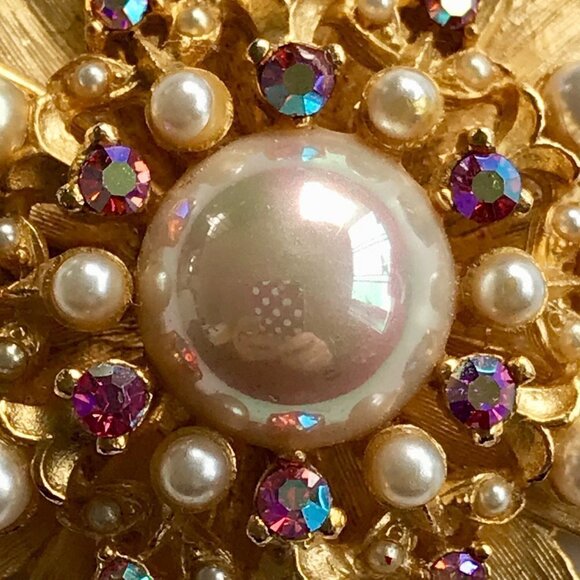 Starburst Floral Brooch/Pin Pearls/Rhinestone Gold finish costume Vintage 2" - Picture 7 of 16
